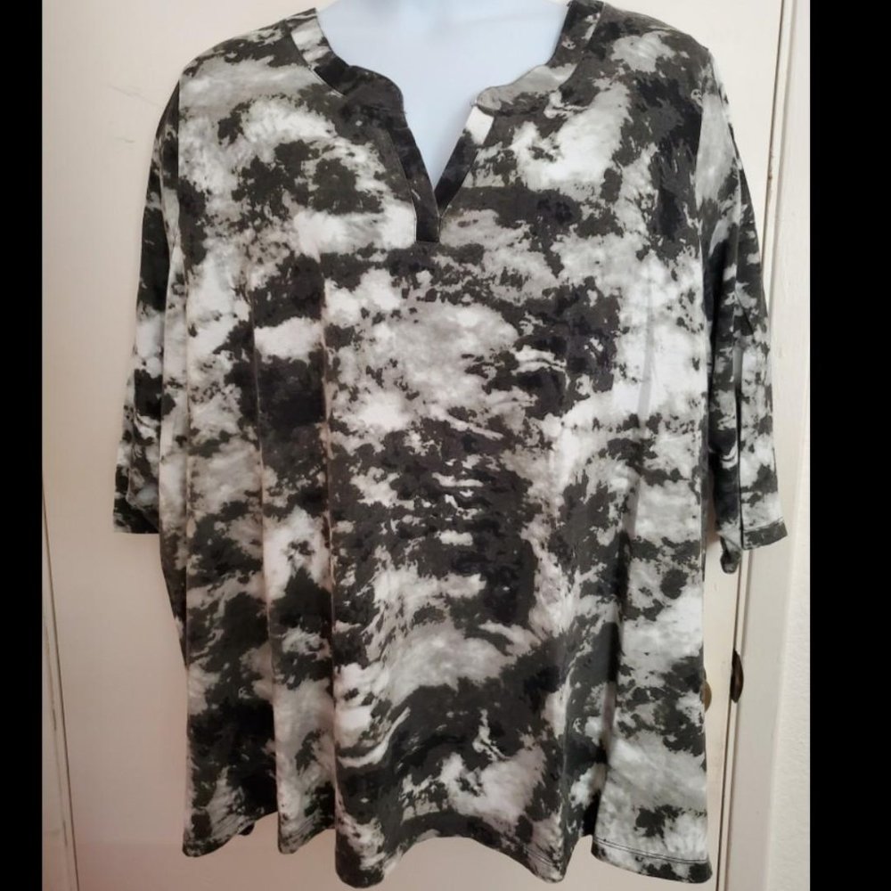 Cloudy Sky 3/4 Sleeve V-Neck Tunic